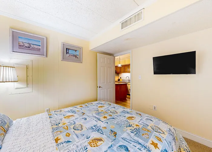Apartment Tides Edge 204